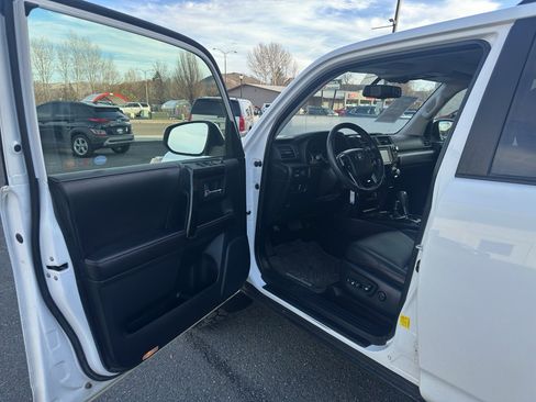 Used 2016 Toyota 4Runner Trail Premium image 9