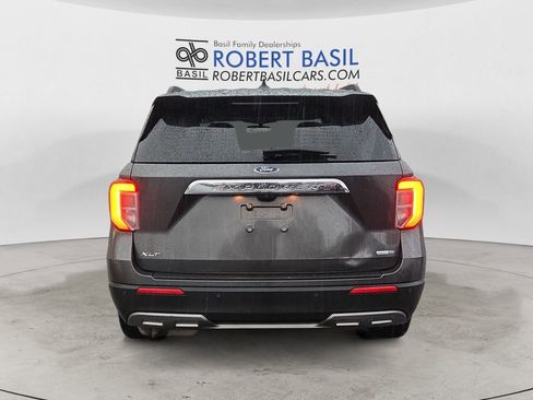 Used 2020 Ford Explorer XLT w/ Equipment Group 202A image 4