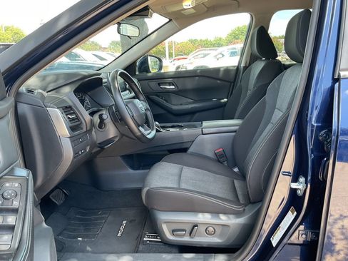Used 2025 Nissan Rogue SV FWD image 8