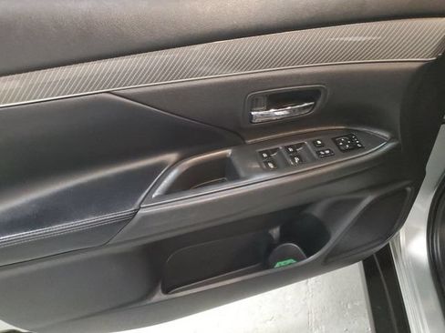 Used 2020 Mitsubishi Outlander ES AWD/4WD image 12