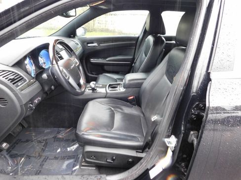 Used 2013 Chrysler 300 C w/ Light Group image 6