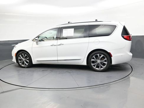 Used 2017 Chrysler Pacifica Limited FWD image 6