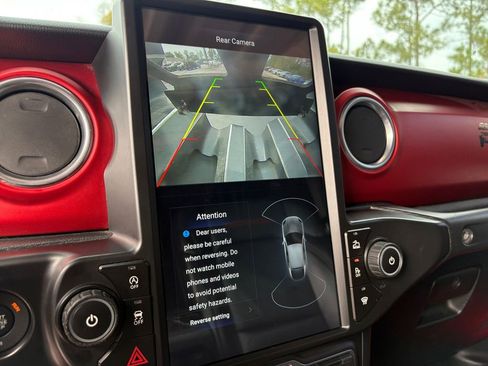 Used 2018 Jeep Wrangler Unlimited Rubicon image 3