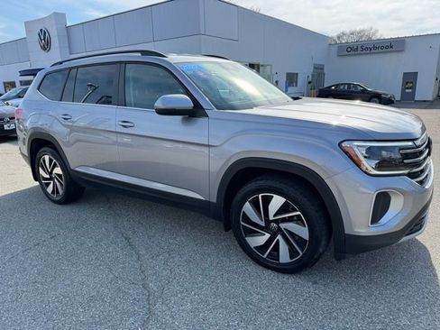Used 2024 Volkswagen Atlas SE AWD/4WD image 3