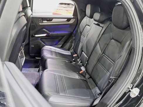 Used 2024 Porsche Cayenne Coupe AWD/4WD image 26