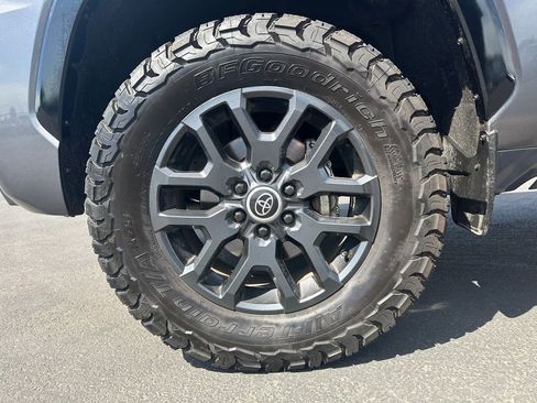 Used 2023 Toyota Sequoia Platinum AWD/4WD image 12