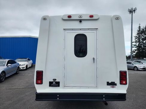 Used 2015 Ford E-350 and Econoline 350 Super Duty RWD image 6