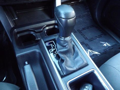 Used 2019 Toyota Tacoma TRD Sport image 13