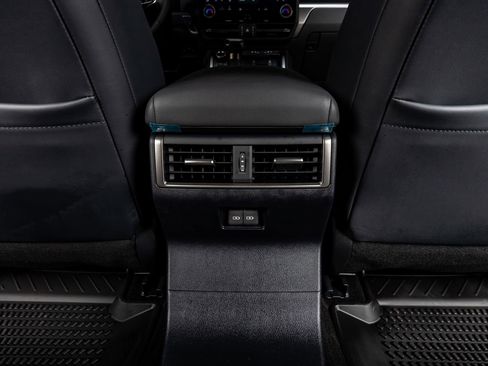 Used 2025 Lexus GX 550 image 33