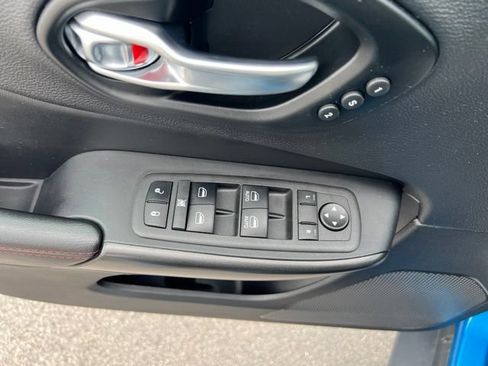 Used 2022 Jeep Cherokee Trailhawk w/ Premium Leather Package AWD/4WD image 18