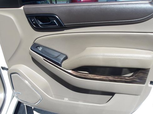 Used 2018 GMC Yukon XL SLT w/ Premium Edition image 9