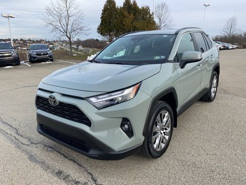Used 2023 Toyota RAV4 XLE Premium image 7