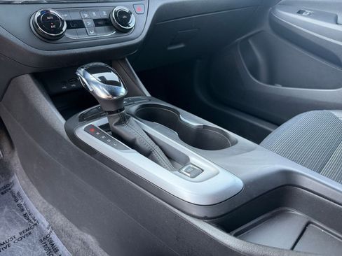 Used 2025 Buick Envista Preferred image 40