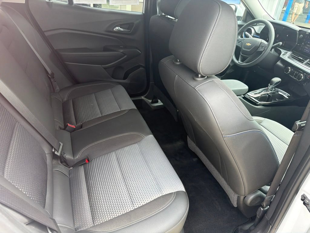 Used 2024 Chevrolet Trax LT FWD image 10