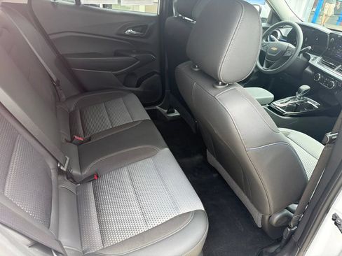 Used 2024 Chevrolet Trax LT FWD image 10