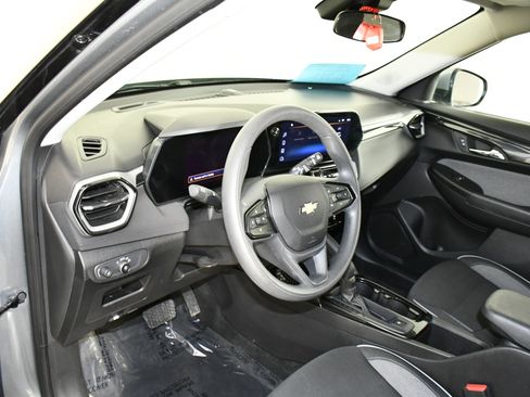 Used 2025 Chevrolet TrailBlazer LT image 36