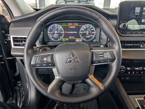 Used 2025 Mitsubishi Outlander SE image 10