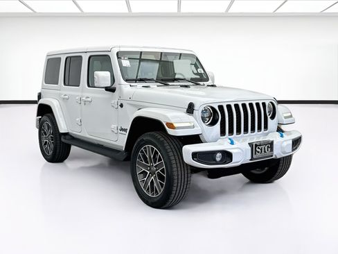 Used 2023 Jeep Wrangler Unlimited Sahara AWD/4WD image 3