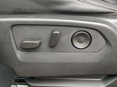 Used 2023 Chevrolet Suburban LT image 14