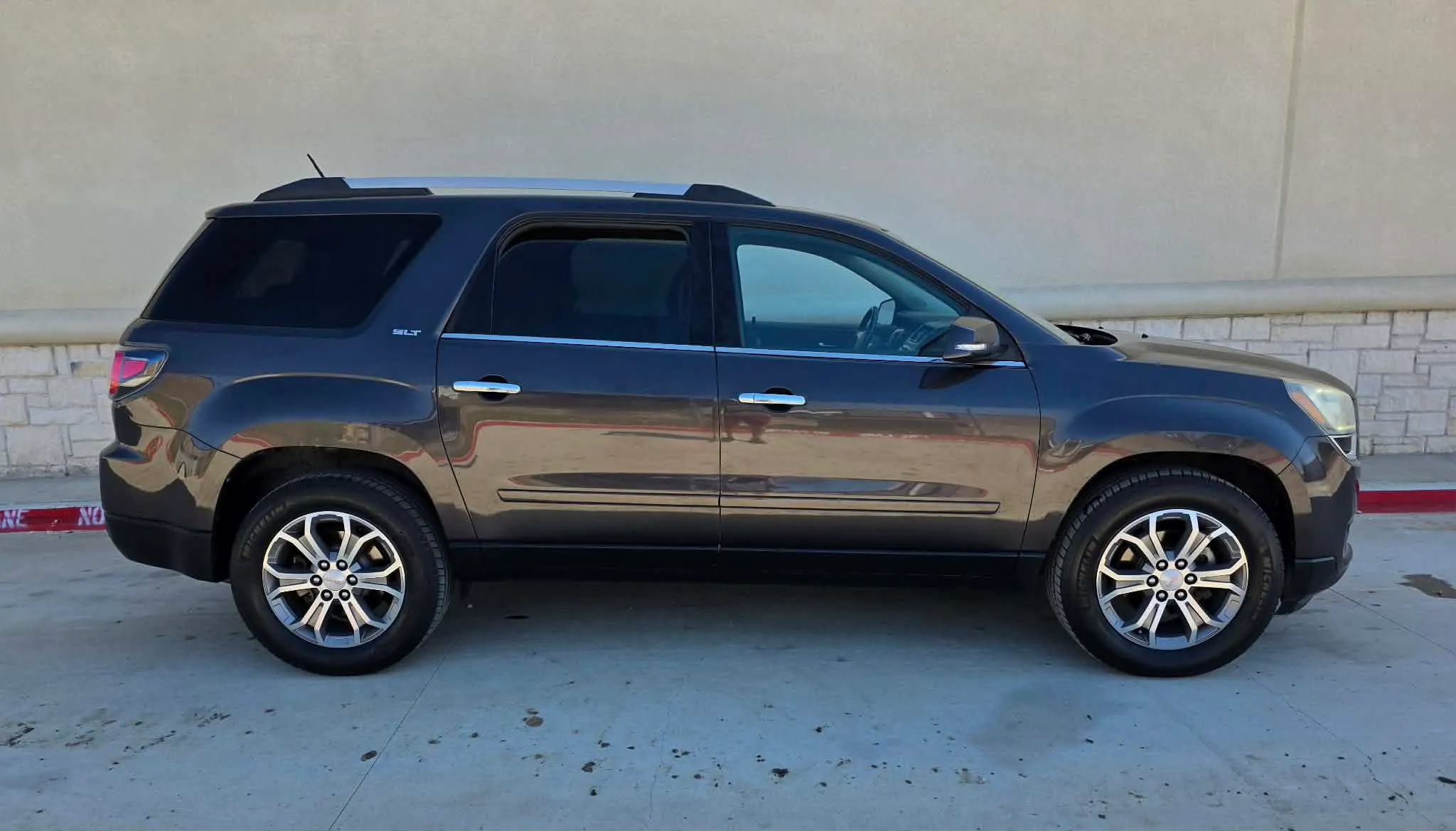 Used 2016 GMC Acadia SLT FWD image 2