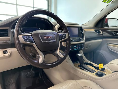 Used 2018 GMC Acadia Denali w/ Technology Package image 9