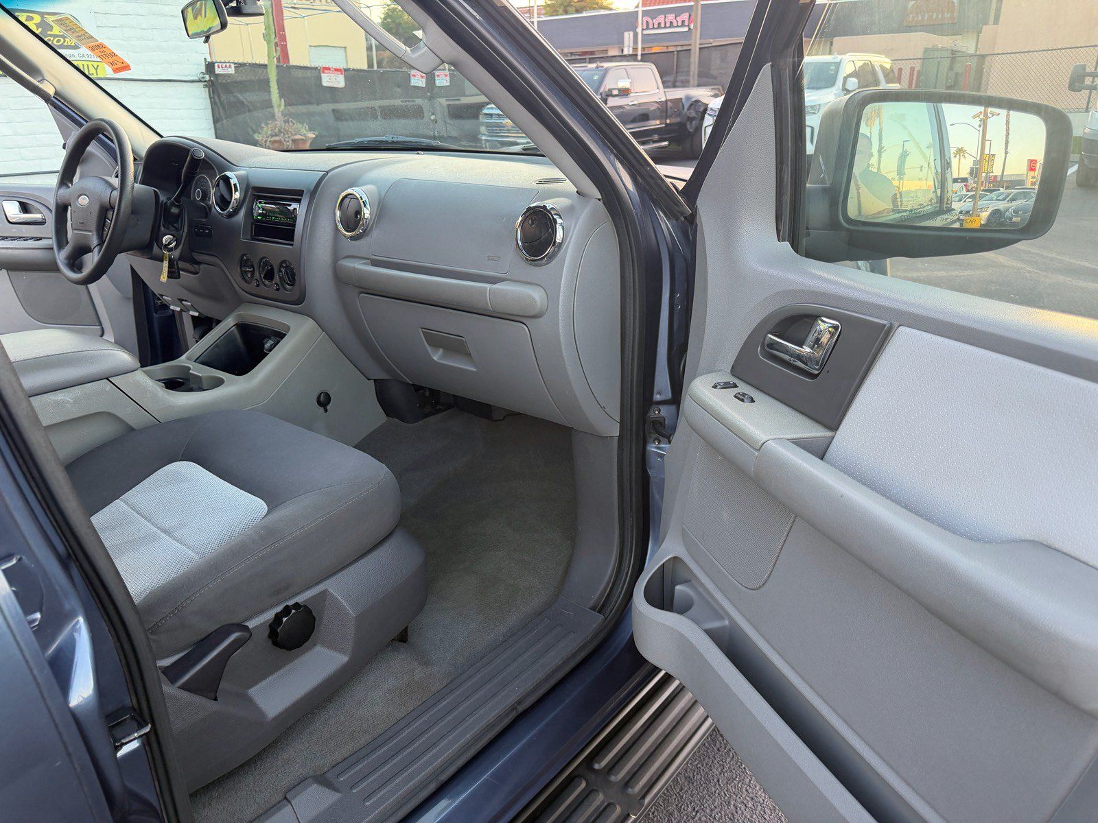 Used 2006 Ford Expedition XLT RWD image 18