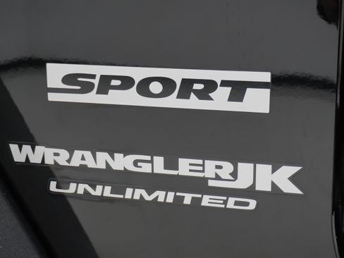 Used 2018 Jeep Wrangler Unlimited Sport S image 8