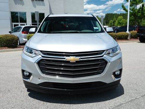 Used 2019 Chevrolet Traverse LT w/ LT Premium Package FWD image 2