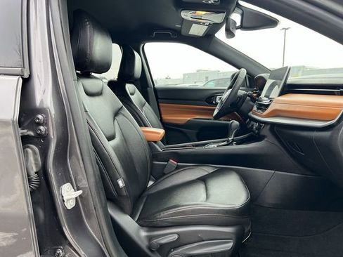 Used 2024 Jeep Compass Limited image 19