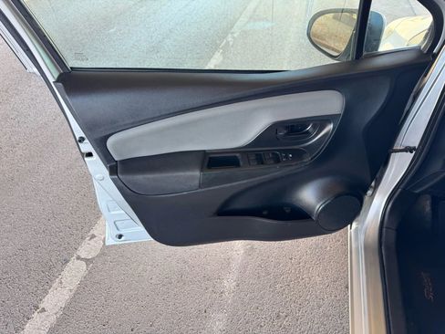 Used 2017 Toyota Yaris L image 9