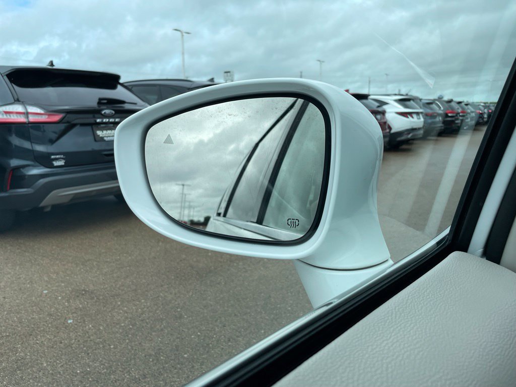 Used 2022 Chrysler Pacifica Touring-L FWD image 32