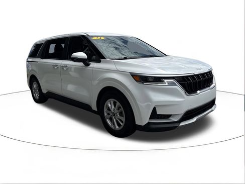 Used 2024 Kia Carnival LX FWD image 1