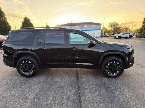 Used 2025 Chevrolet Traverse Z71 w/ Enhanced Driving Package AWD/4WD image 6