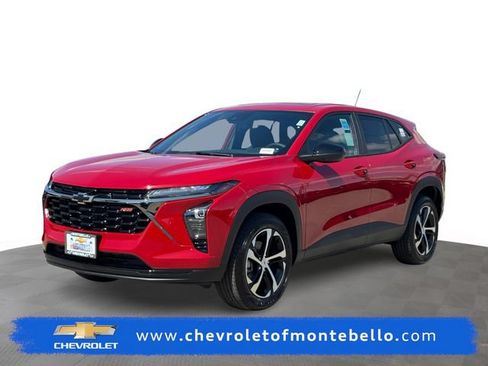 New 2026 Chevrolet Trax RS w/ Sunroof Package FWD image 1