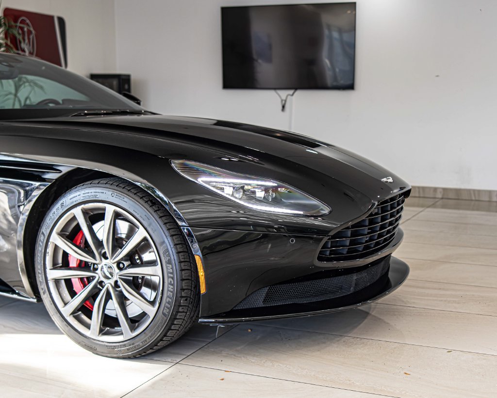 Used 2018 Aston Martin DB11 Coupe RWD image 3