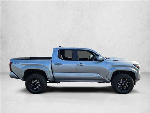 Used 2025 Toyota Tacoma TRD Sport image 4