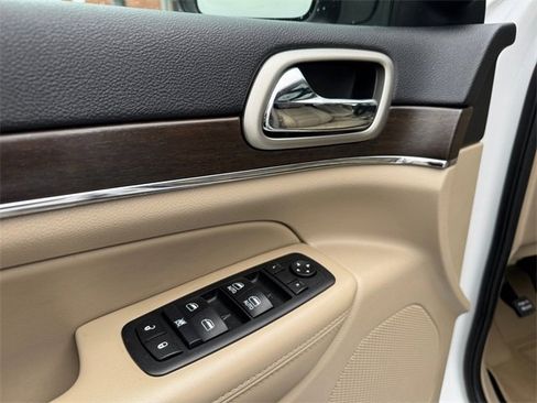 Used 2017 Jeep Grand Cherokee Limited w/ Luxury Group II image 11