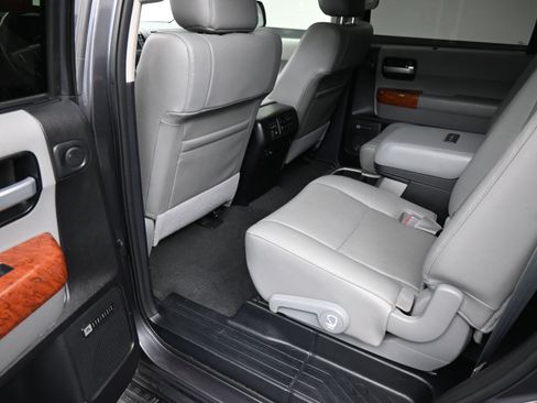 Used 2020 Toyota Sequoia Platinum image 17