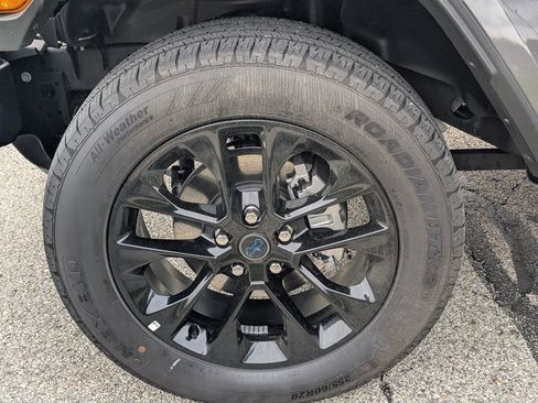 Used 2025 Jeep Wrangler Unlimited Sahara image 22