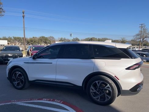 Used 2024 Lincoln Nautilus Premier w/ Equipment Group 102A image 4