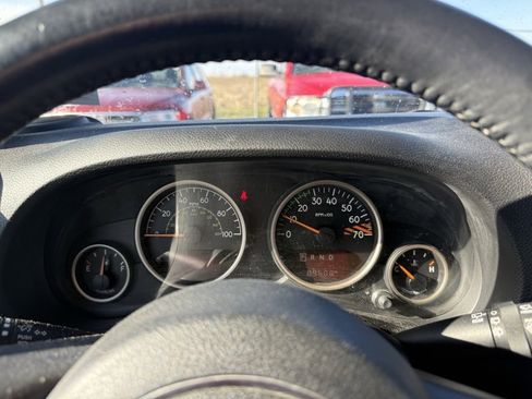 Used 2016 Jeep Wrangler Unlimited Sahara image 12