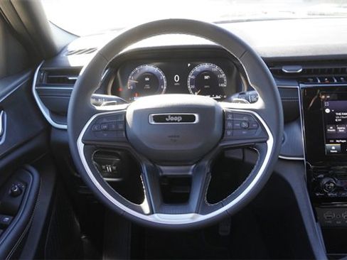 New 2025 Jeep Grand Cherokee Laredo image 16