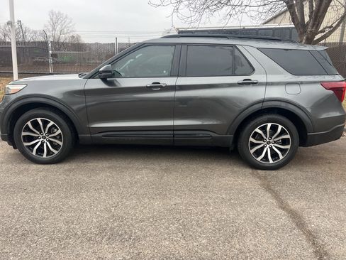 Used 2020 Ford Explorer ST w/ Premium Technology Package image 9
