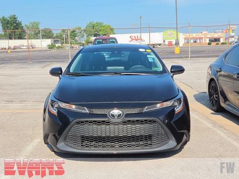 Used 2021 Toyota Corolla LE w/ LE Convenience Package FWD image 2