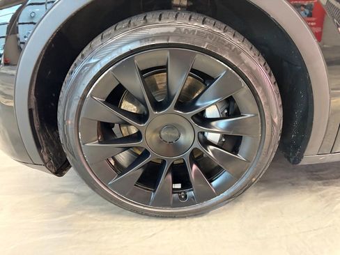 Used 2023 Tesla Model Y Long Range AWD/4WD image 18
