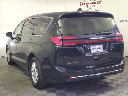 Used 2024 Chrysler Pacifica Touring-L FWD image 4