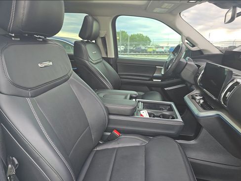 Used 2025 Ford Expedition Platinum w/ Driver's Package AWD/4WD image 7