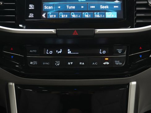 Used 2016 Honda Accord EX image 18