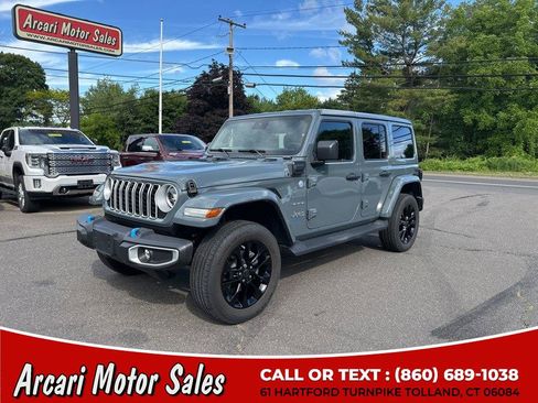 Used 2024 Jeep Wrangler Unlimited Sahara w/ Technology Group AWD/4WD image 1