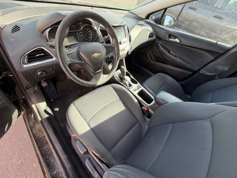 Used 2018 Chevrolet Cruze LS image 7